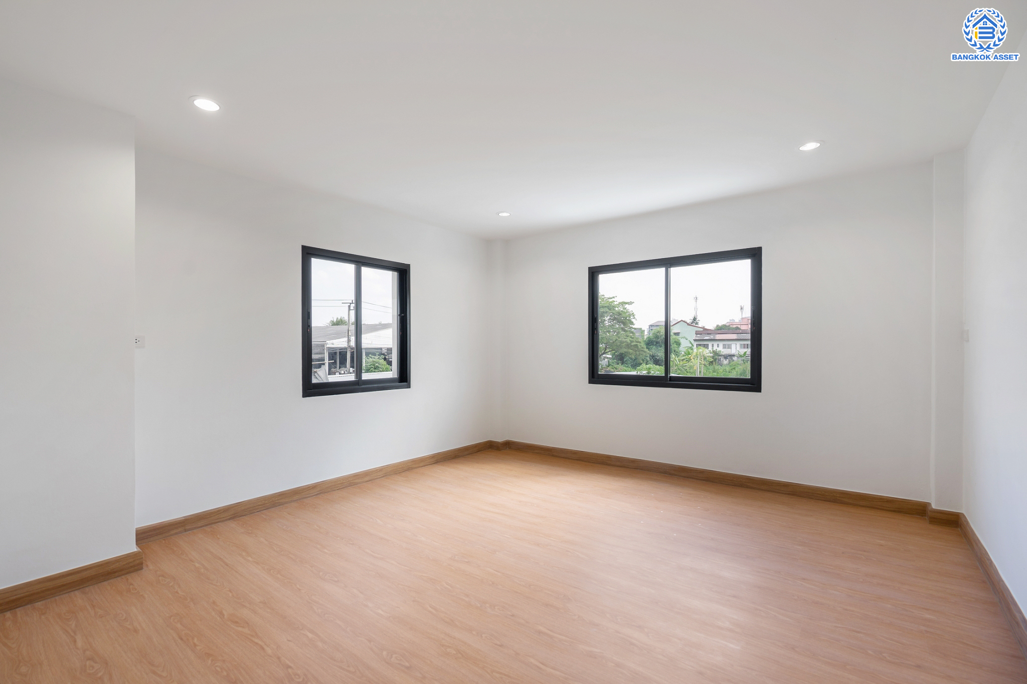 บ้านมือสองตกแต่งใหม่ ม.บ้านสวน5 กลางเมือง พิบูลย์สงคราม บ้านแฝด 3 ชั้น พร้อมอยู่ เนื้อที่ 32.9 ตร.ว. ฟังก์ชัน 4 ห้องนอน 3 ห้องน้ำ จอดรถได้ 2 คัน บนสุดยอดทำเล! เชื่อมถนนพิบูลย์สงคราม, วงศ์สว่าง, นครอินทร์ และติวานนท์ ใกล้จุดขึ้นทางด่วนศรีรัช-วงแหวนรอบนอก และรถไฟฟ้า "สถานีแยกติวานนท์"